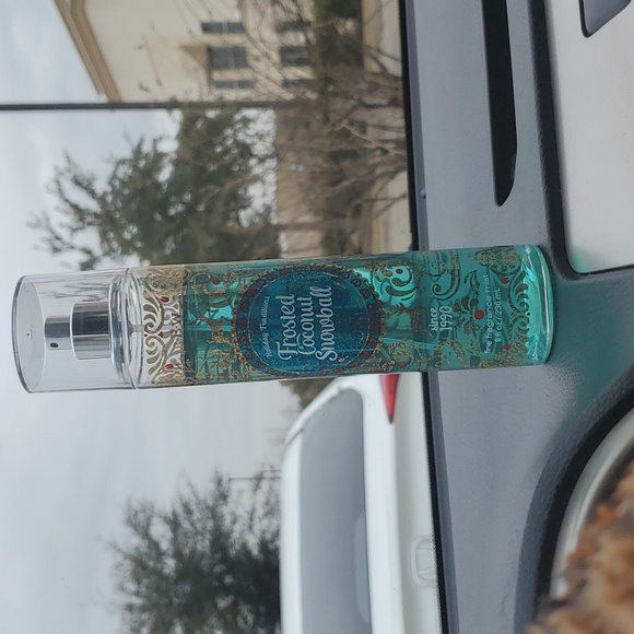 Bath and Body Works Frosted Coconut Mist - Picture 2 of 2